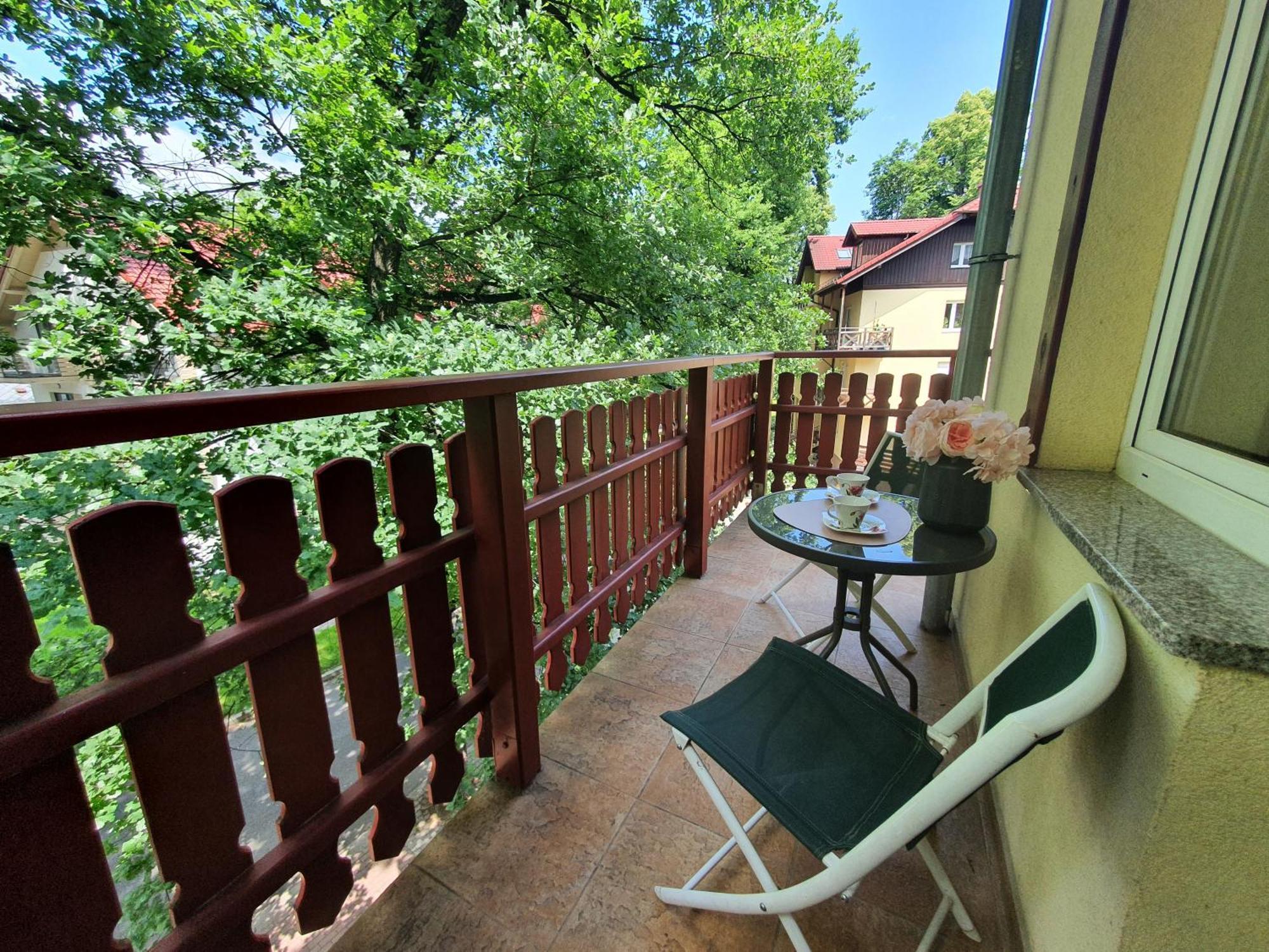 Apartamenty Sun&Fun Rezydencja Pod Debami Nad Lomnica 1B I 2B- Blisko Centrum I Sklepow W Otoczeniu Zieleni Karpacz Bilik gambar